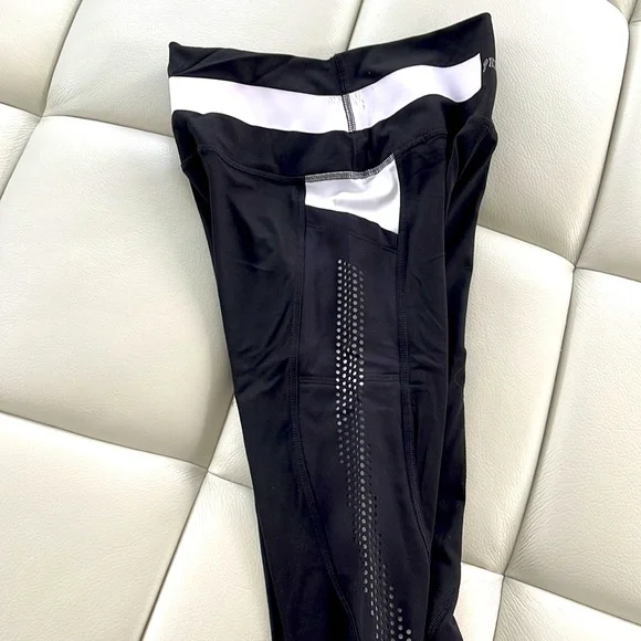 Victoria’s Secret Pink Ultimate black & white leggings.  Size Small. - Picture 6 of 7